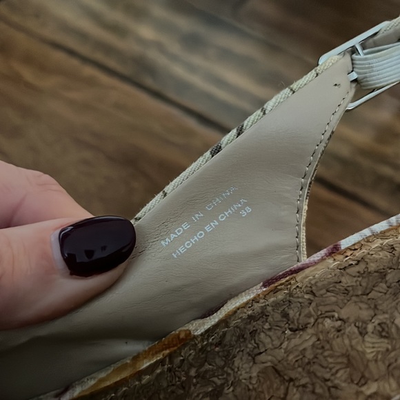 Gorgeous floral peep toes - Picture 5 of 5